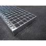 REJILLA PARA PELDAÑO GALVANIZADA 30X30/30X2 Y 5 DE 700 x 240 mm