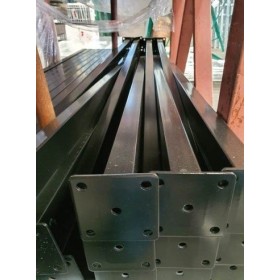 POSTE NEGRO DE 60X40 PARA VALLA PLEGADA DE 1M, CON PLACA DE ANCLAJE PARA ATORNILLAR
