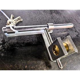 CERROJO DE CANCELA CON LLAVE FACRISUR 250mm IZDAS ref. 07025CI
