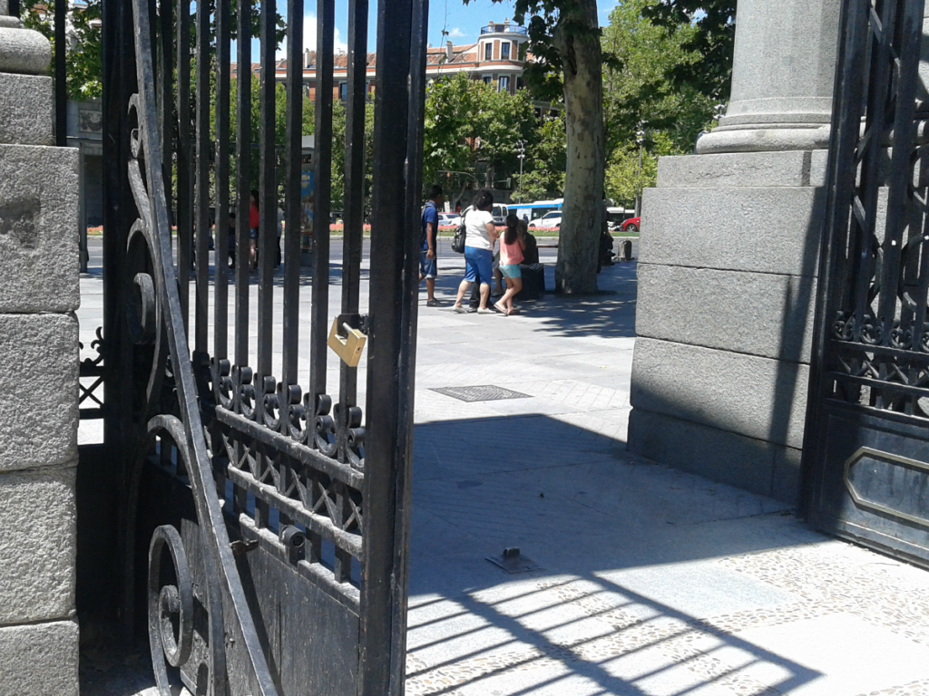 Candado Seguridad Puerta Entrada Retiro Madrid